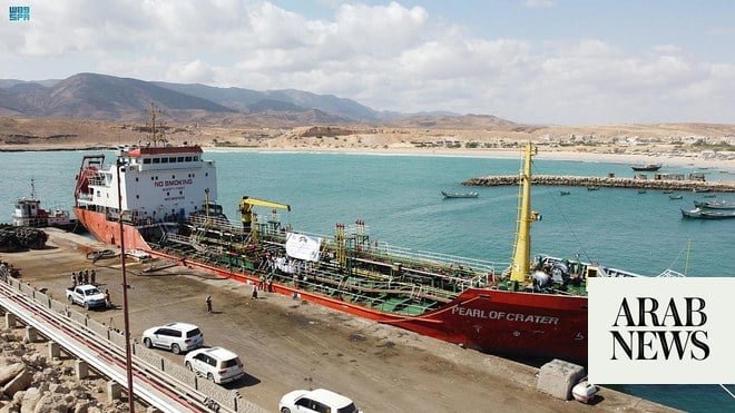 وصول الدفعة الثانية من منحة المشتقات النفطية السعودية الجديدة إلى المهرة اليمنية وصول الدفعة الثانية من منحة المشتقات النفطية السعودية الجديدة إلى المهرة اليمنية