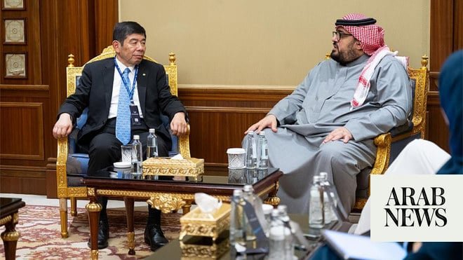 وزير الاقتصاد السعودي ورئيس منظمة الجمارك العالمية يبحثان التعاون وزير الاقتصاد السعودي ورئيس منظمة الجمارك العالمية يبحثان التعاون