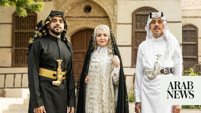 مصمم أزياء سعودي يضيف لمسة عصرية للفساتين التقليدية مصمم أزياء سعودي يضيف لمسة عصرية للفساتين التقليدية