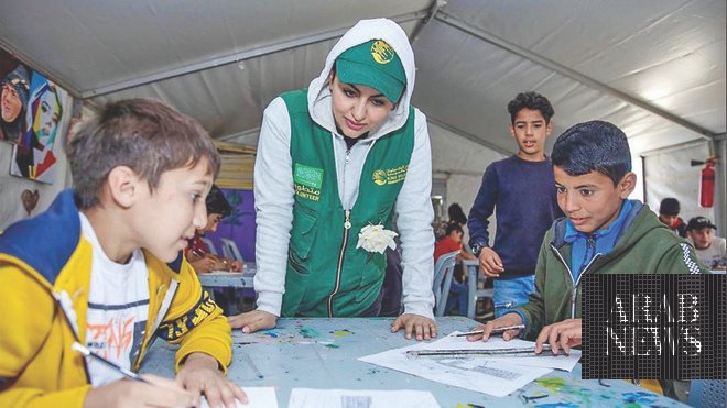 الفنانة والمصورة السعودية نبيلة أبو الجدايل تدعم اللاجئين السوريين من خلال الفن في مخيم الزعتري الفنانة والمصورة السعودية نبيلة أبو الجدايل تدعم اللاجئين السوريين من خلال الفن في مخيم الزعتري