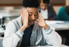 التعامل مع الضغط الدراسي في سن المراهقة: 10 نصائح عملية